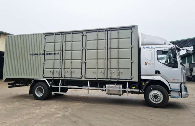 Hình 2: Ngoại Thất Chenglong M3 6 Máy 200Hp 7.6 Tấn Thùng Kín Chở Pallet 8m2