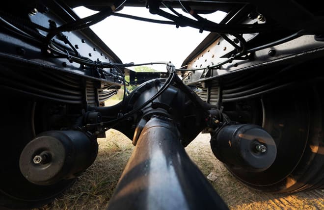 Hệ thống phanh của xe được thiết kế với phanh khí nén 2 dòng