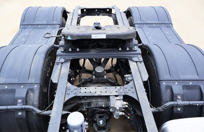 Sát xi của xe được dập từ thép cường lực bằng máy dập 6000 tấn