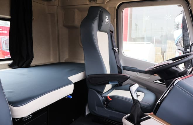 Nội Thất H5V: Không Gian Sang Trọng Như Xe Du Lịch Hạng Sang