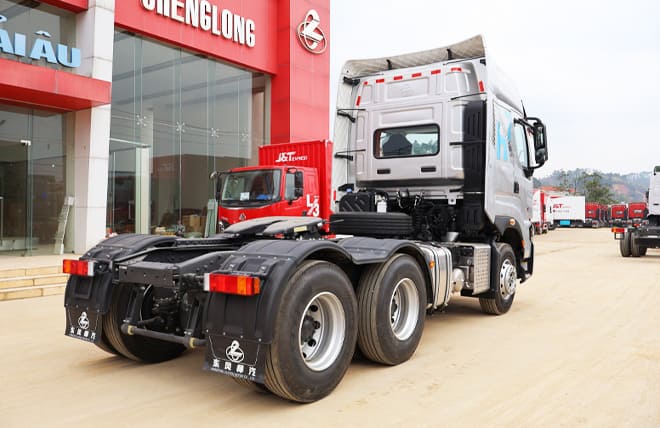 Xe sở hữu hệ thống gương dàn (gương đôi) kích thước lớn