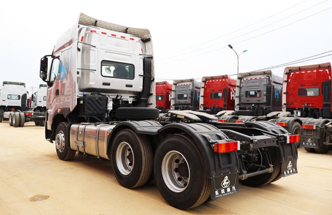 Gương được tích hợp chức năng chỉnh điện và sấy kính