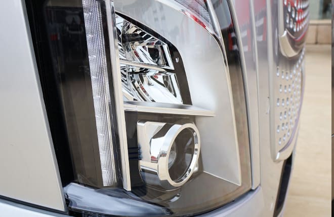 Thiết kế cụm đèn được bo góc tinh tế, liền mạch