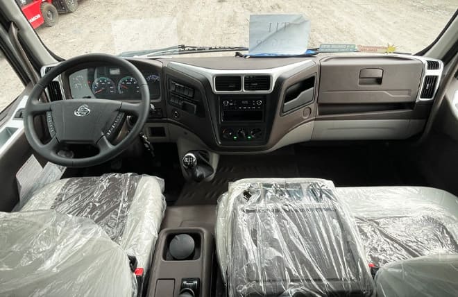 Không gian rộng rãi, tầm nhìn khoáng đạt Chenglong 5 Tấn Thùng Kín 5m9 L3 160Hp