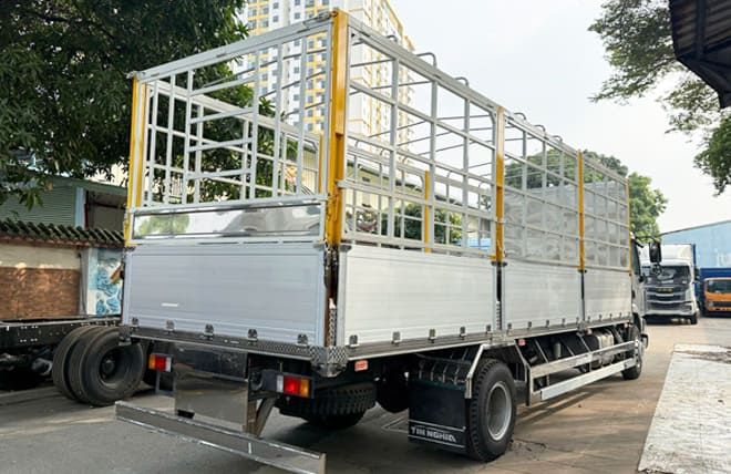 Đánh Giá Chung Chenglong M3 200Hp 8.4 Tấn Mui Bạt Bửng Nhôm 8m2