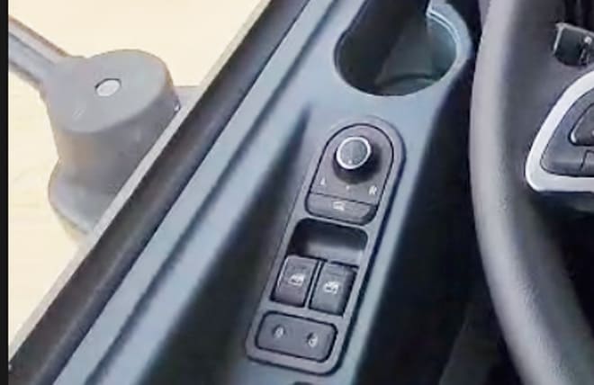 Gương chiếu hậu và kính cửa chỉnh điện