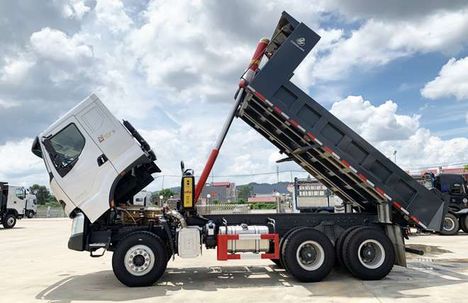 Hình 5: Xe Ben Chenglong 3 Chân Cầu Dầu 7.5 Khối