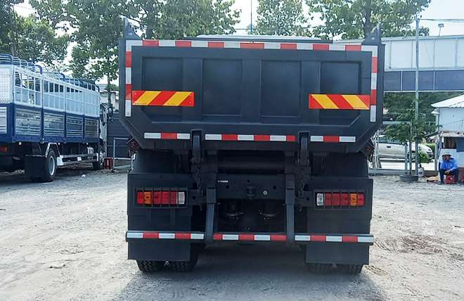 Hình 5: Xe Ben Chenglong 3 Chân Cầu Láp 10.5 Khối