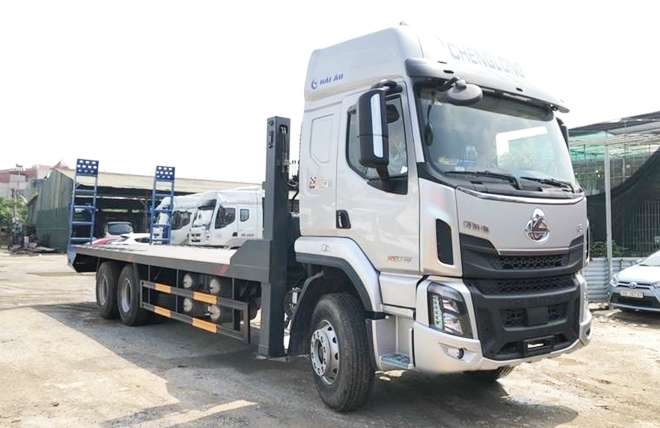 Xe Nâng Đầu Chenglong H5 3 Chân Chở Máy Công Trình