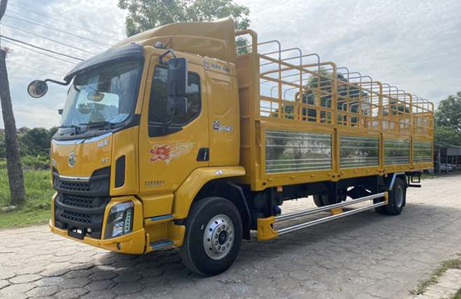 Chenglong M3 180Hp 8.3 Tấn Thùng Mui Bat 9m9