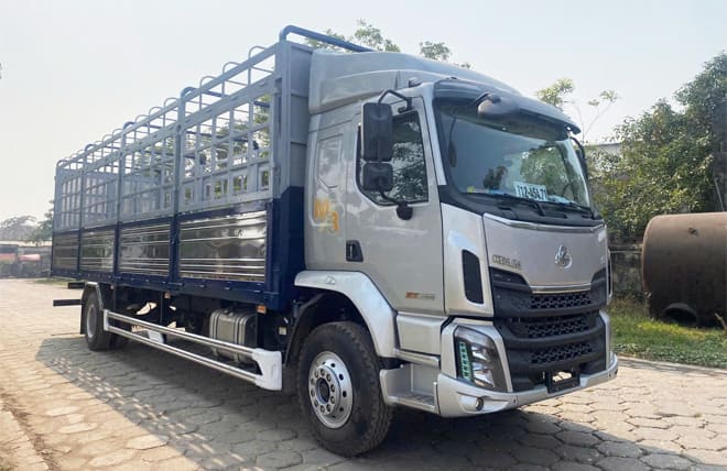 Chenglong M3 6 Máy 200Hp 8.2 Tấn Thùng Mui Bạt 9m9