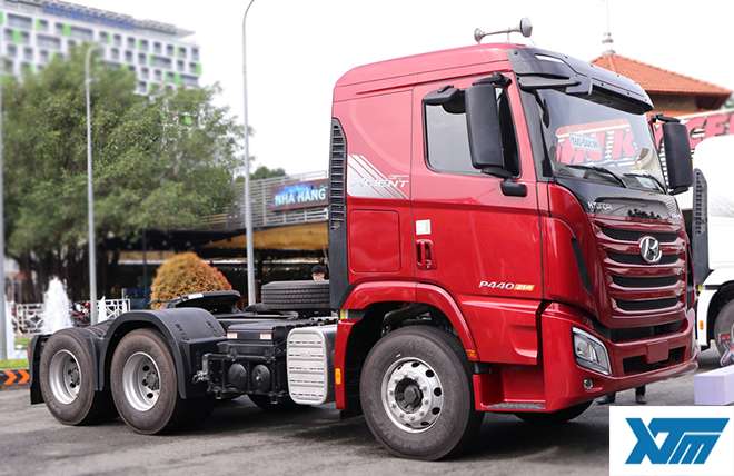 Đầu Kéo 2 Cầu Hyundai Xcient