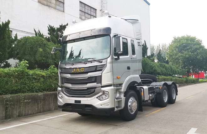 Đầu Kéo 2 Cầu Jac 385Hp