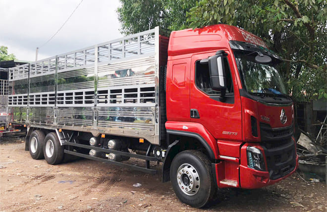 Chenglong H5 3 Chân 12 Tấn Chở Lợn - Heo Thùng 9m5