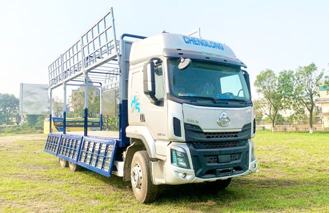 Chenglong H5 260Hp 3 Chân Cầu Lết 14.9 Tấn Mui Bạt 8m3