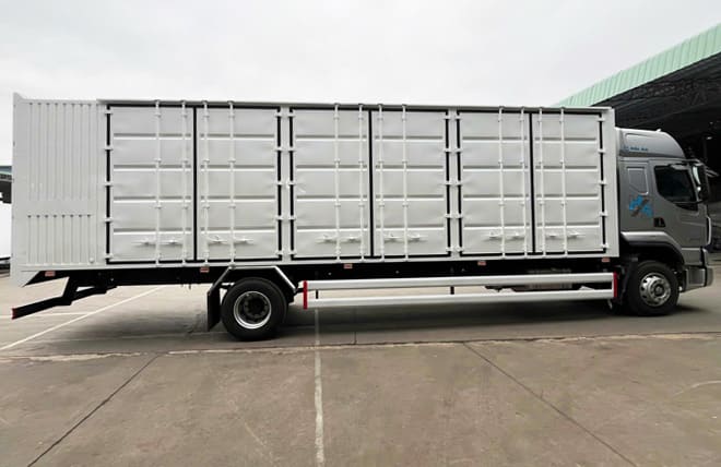 Chenglong H5 6 Máy 245Hp 7.4 Tấn Thùng Kín Cont 3CH 9m9