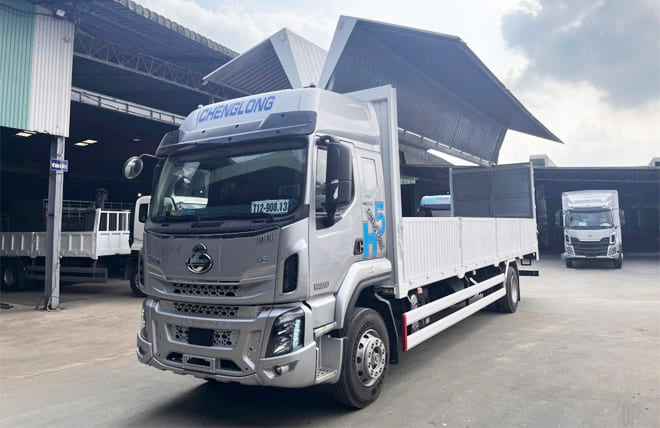 Chenglong H5 6 Máy 245Hp 6.4 Tấn Kín Cont Cánh Dơi 9m9