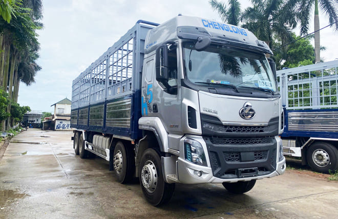 Chenglong H5 8x2 310Hp 18 Tấn Thùng Mui Bat 9m9