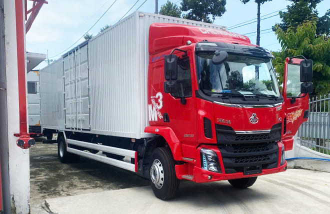 Chenglong M3 4 Máy 220Hp 7.8 Tấn Kín Cont 1CH 9m9