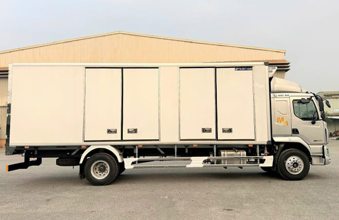 Chenglong M3 6 Máy 200Hp 6.9 Tấn Thùng Đông Lạnh 9m9