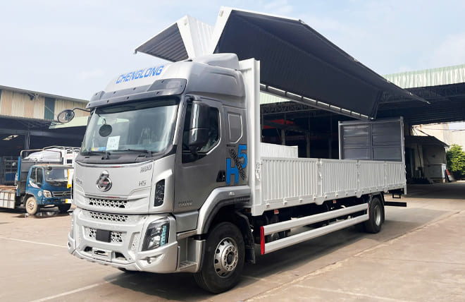Chenglong H5 4 Máy 240Hp 6.8 Tấn Kín Cont Cánh Dơi 9m9